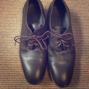 Men’s leather dress shoes